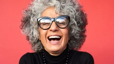 flotte kurzhaarfrisuren ab 60 mit brille